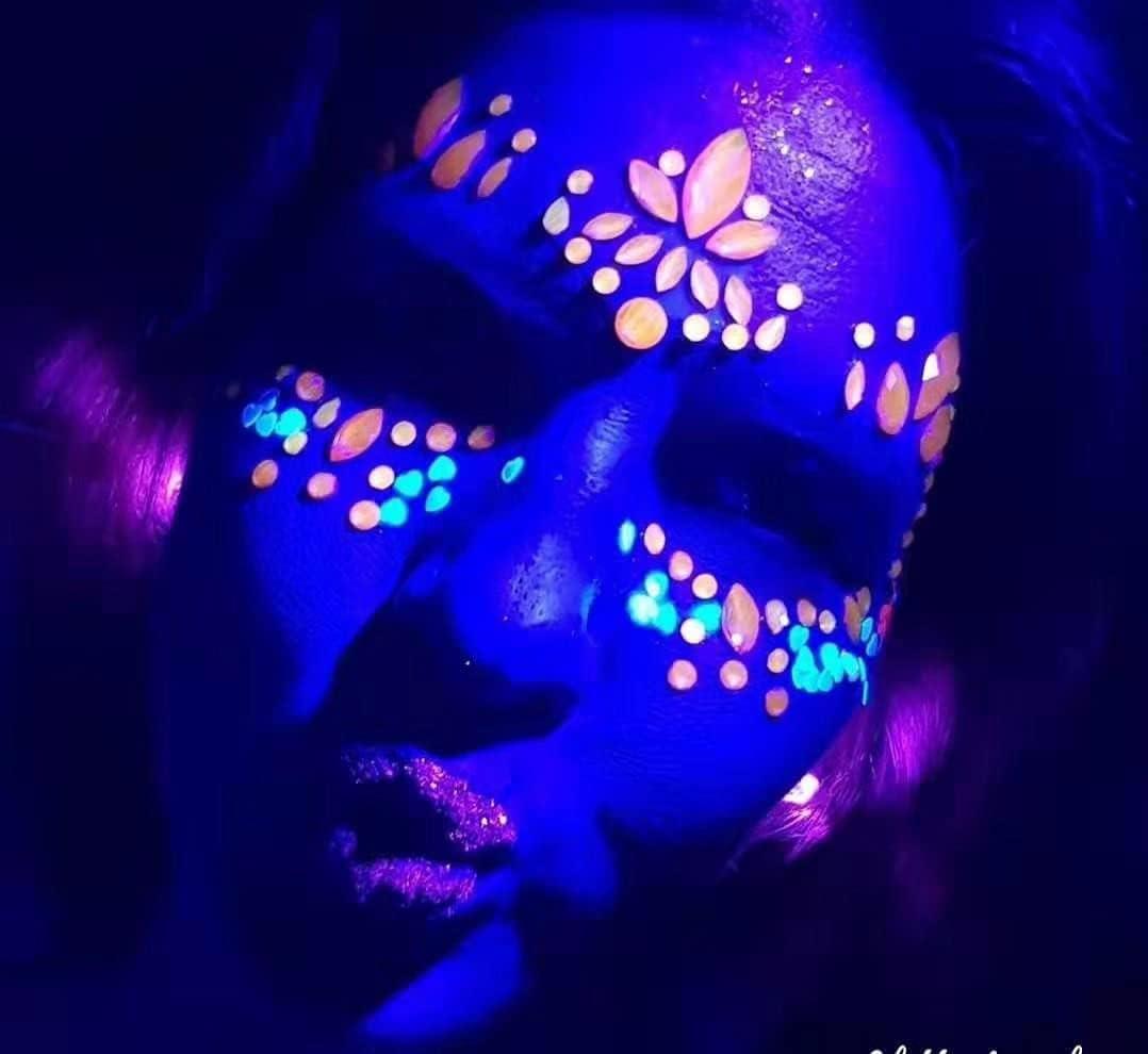  Noctilucent Face Jewels Temporary Tattoo-Luminous Face Gems  Rhinestone Stickers Glow In Dark, Halloween, Rave Festival, Party Dress-up,  Skeletons, Spiderwebs, Butterfly, Cat Costume Accessories(4Sets) : Beauty &  Personal Care