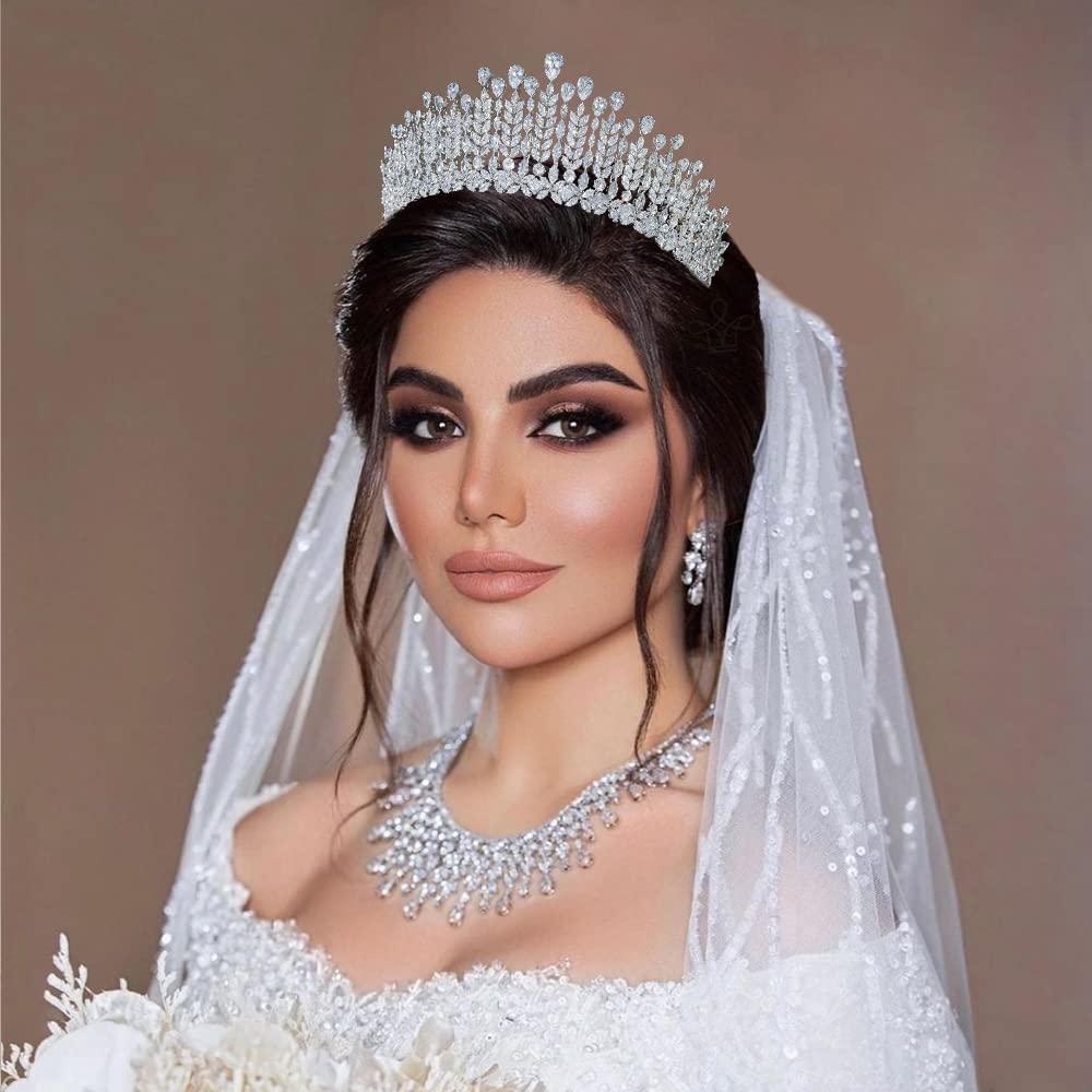 Bridal Veils & Headpieces Trends: Veils, Tiaras, Crowns