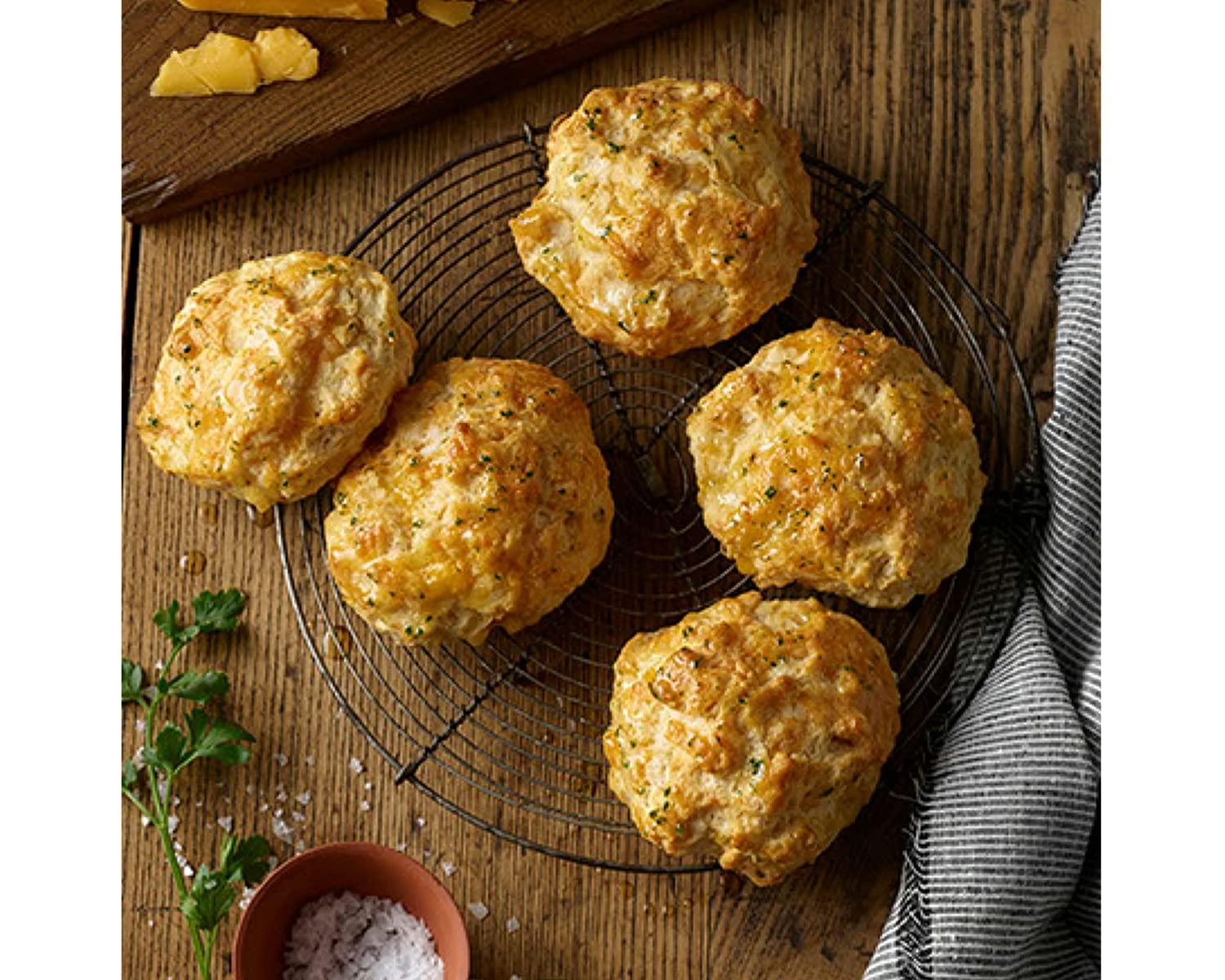 Cheddar Bay Biscuit Mix Bundle. Includes Two- 11.36 Oz Boxes of Red Lobster  Cheddar Bay Biscuit Mix plus a BELLATAVO Fridge Magnet! Each Box of Red  Lobster Cheddar Biscuit Mix Yields 10 Biscuits.