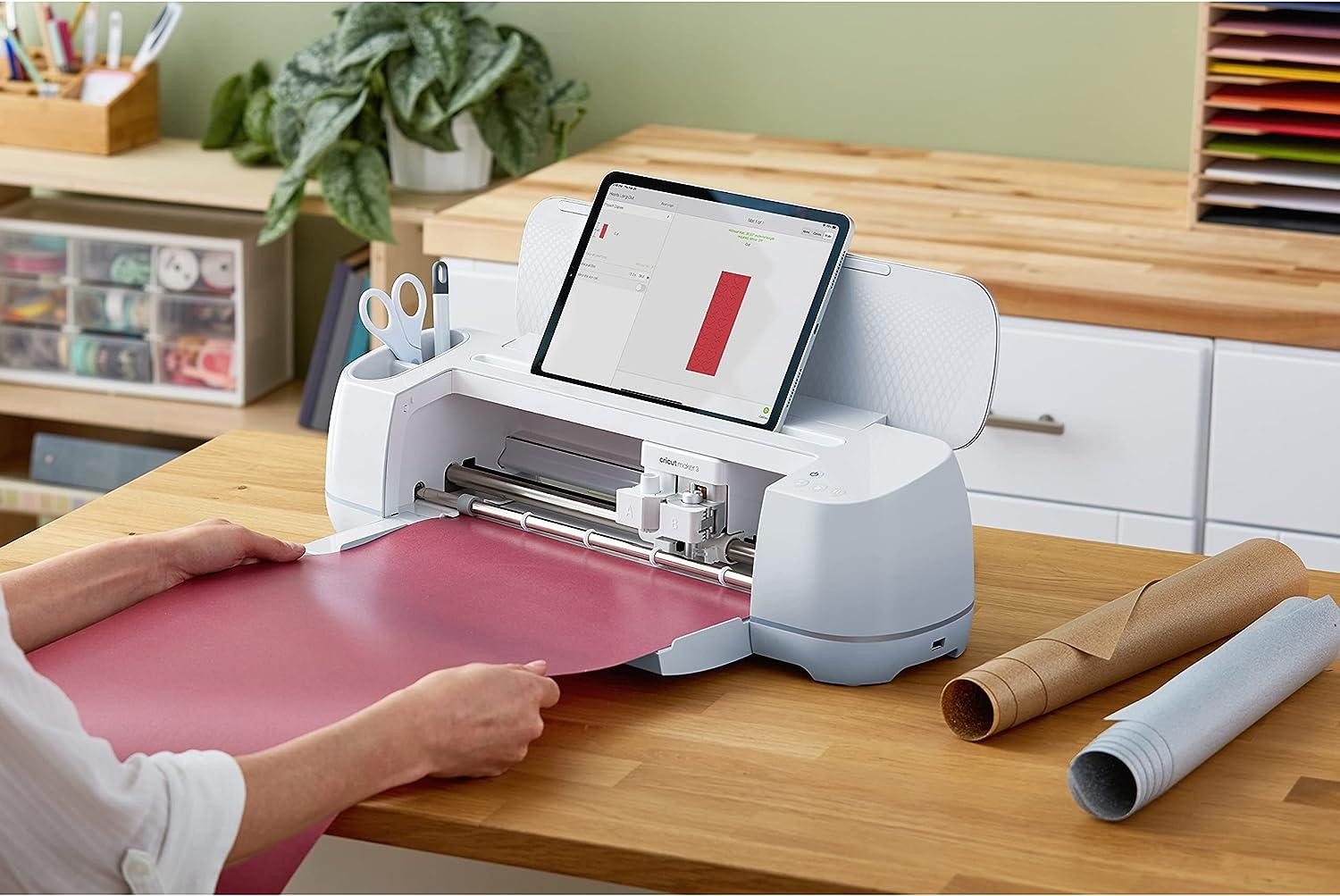  Cricut Smart Iron On (13in x 3ft, Red) for Explore 3 and Maker  3 - Matless cutting for long cuts up to 12ft : Arts, Crafts & Sewing